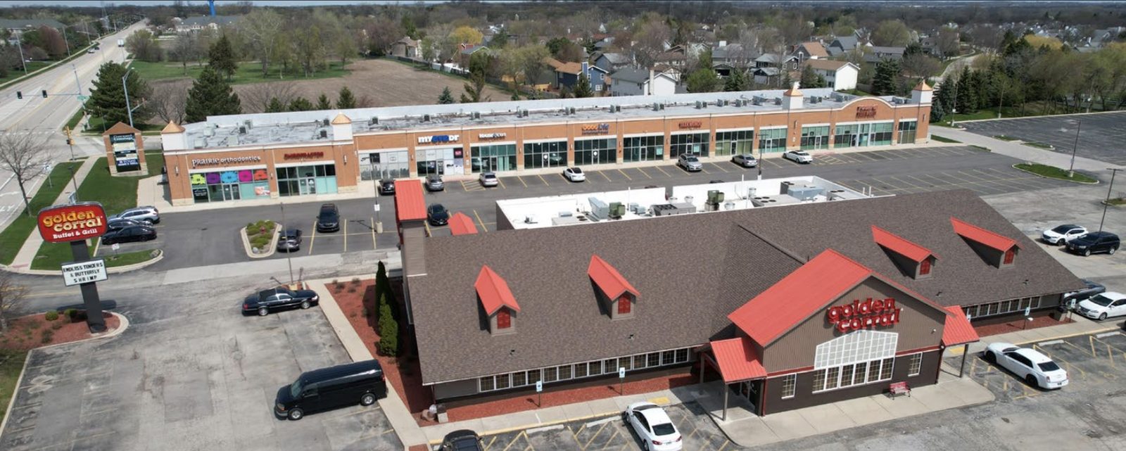 Aerial view of the Golden Corral and Pinewood Crossing strip center in Gurnee, Illinois